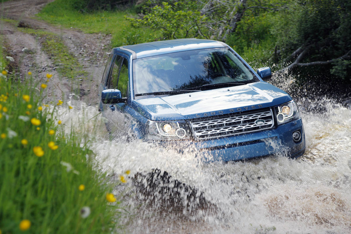 Land Rover Freelander facelift splash