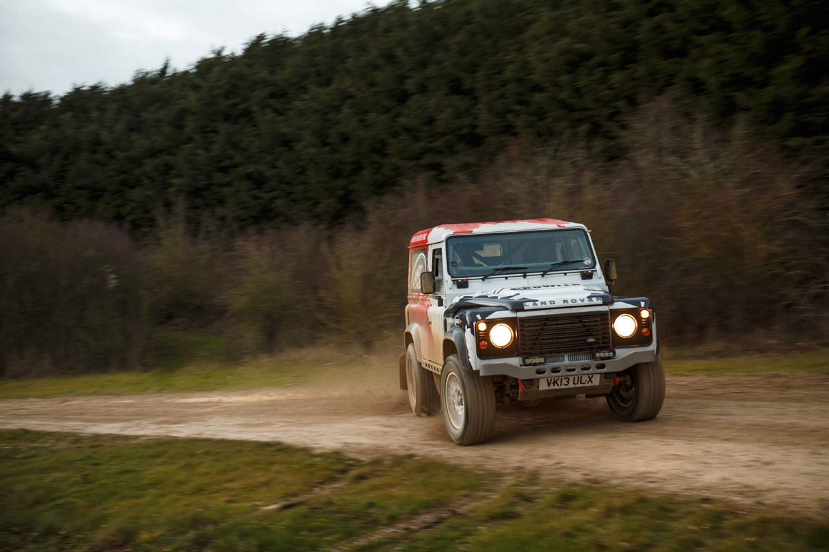 Land Rover Defender Challenge drift