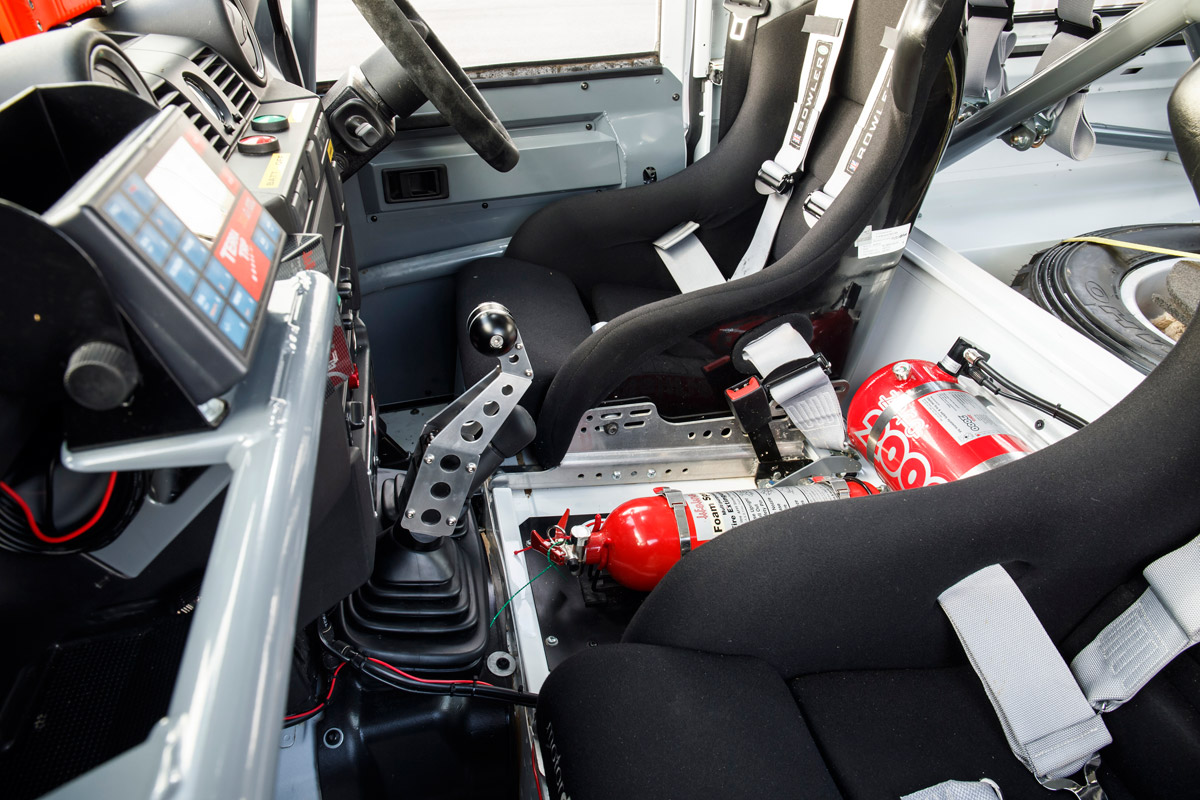 Land Rover Defender Challenge seats