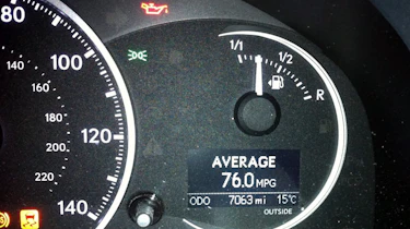 Lexus CT 200h dials