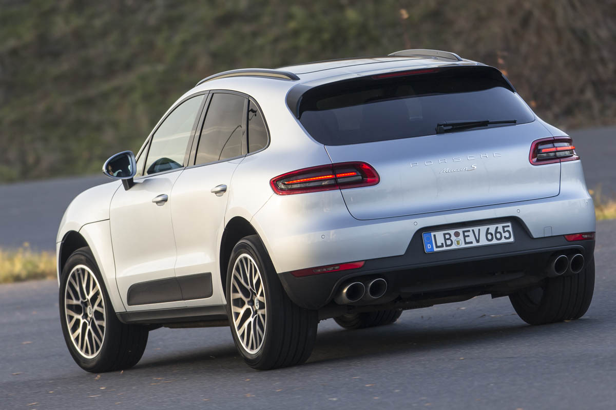 Macan rear cornering