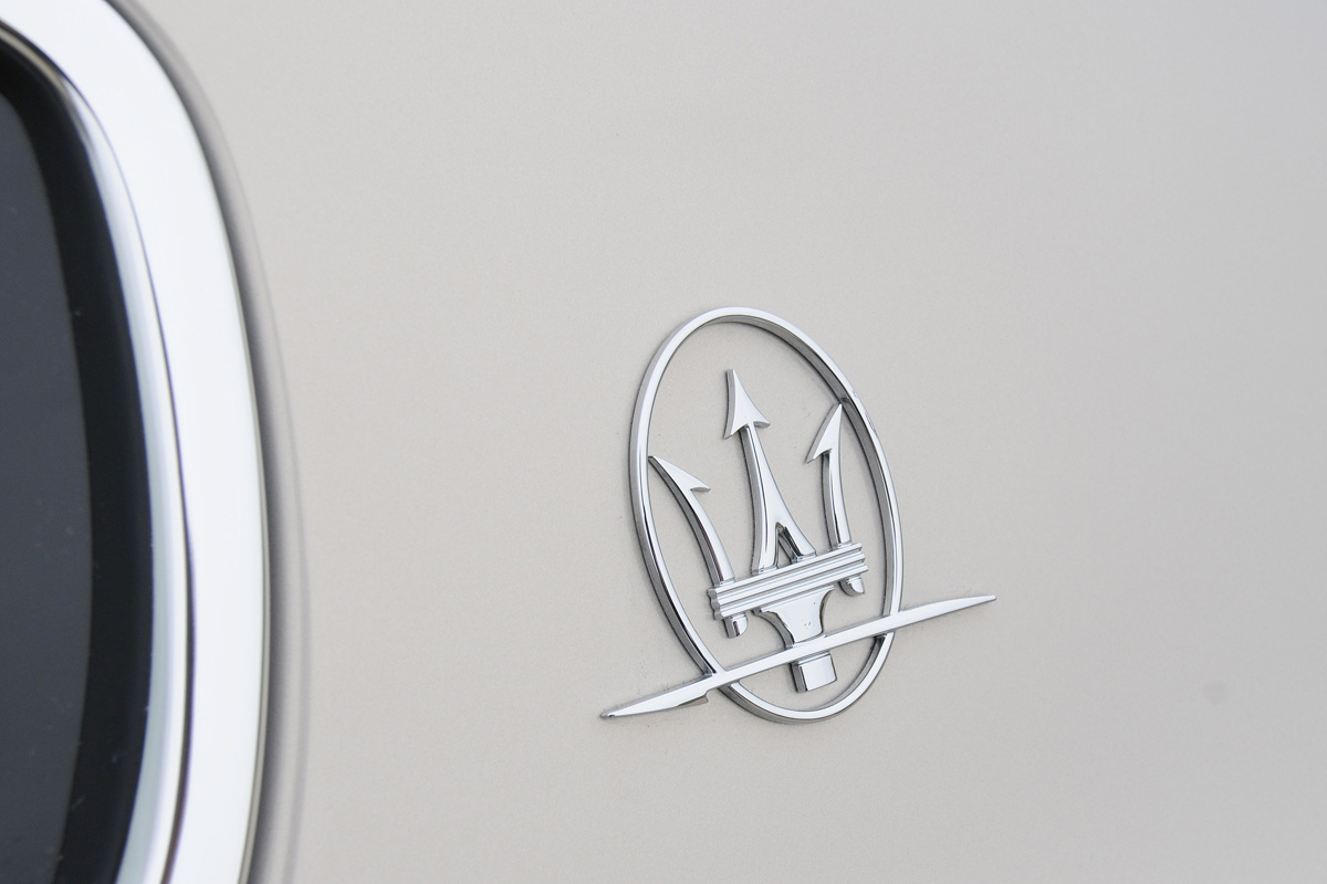 Maserati Quattroporte badge
