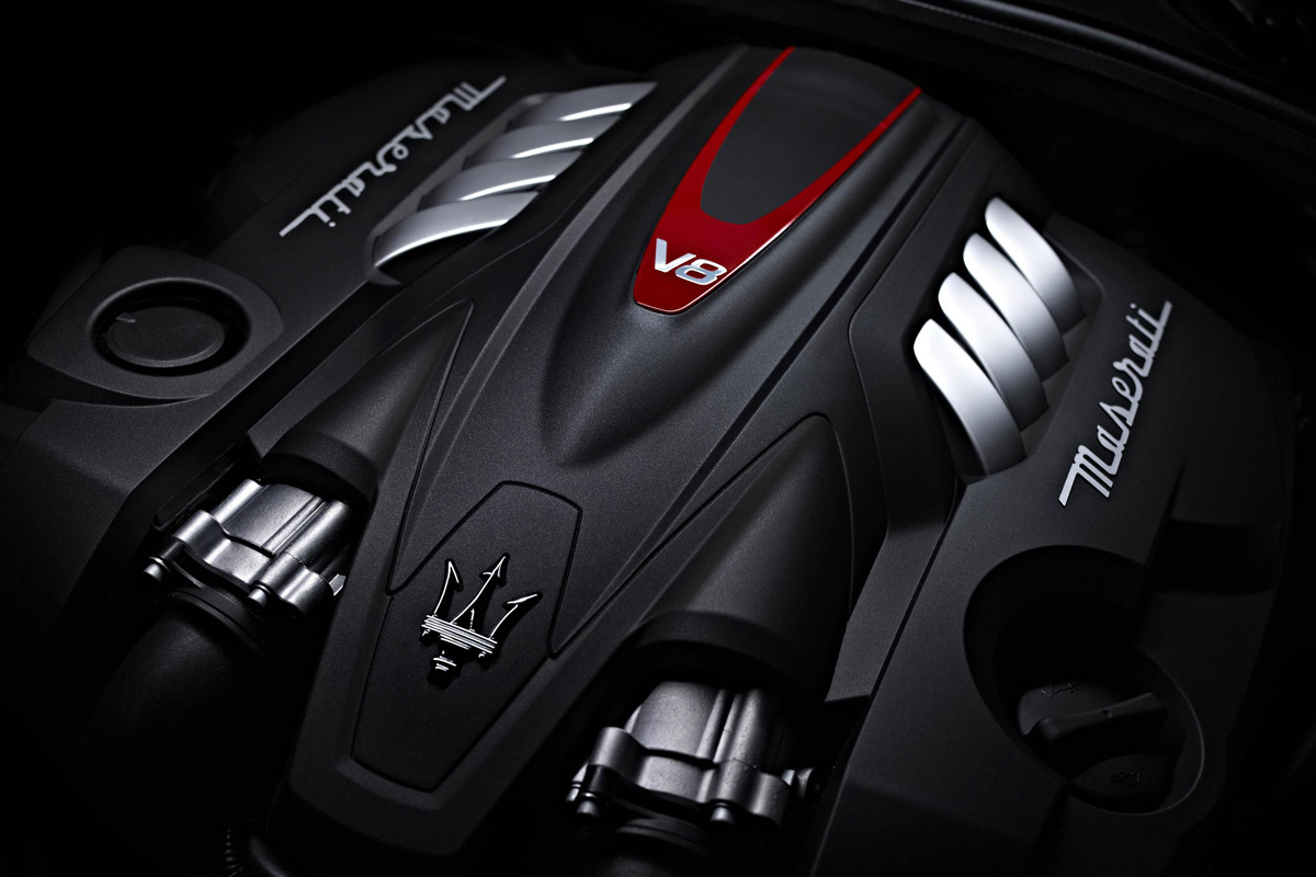 Maserati Quattroporte badge