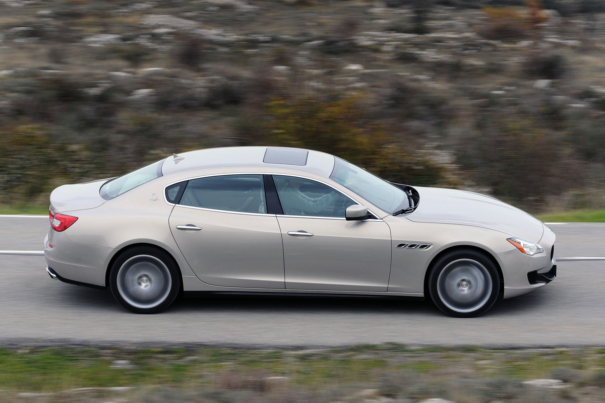 Maserati Quattroporte panning