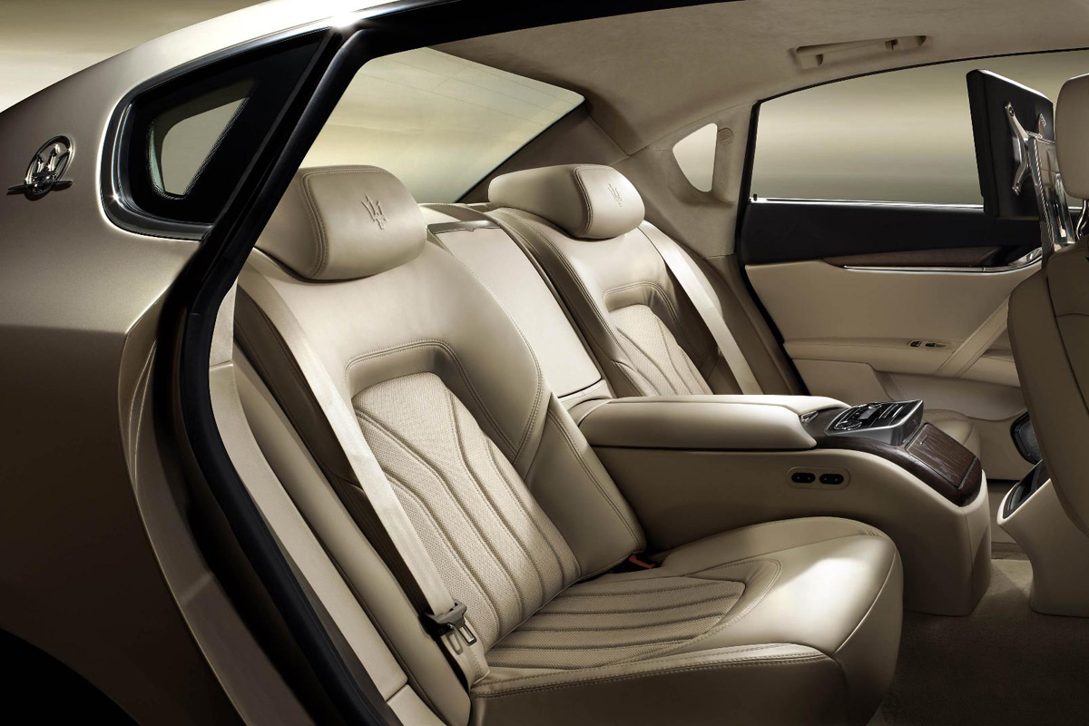 Maserati Quattroporte driving