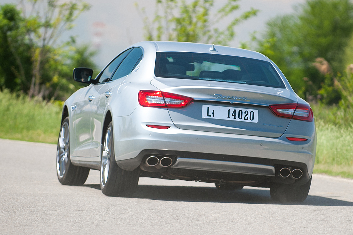 Maserati Quattroporte S rear cornering