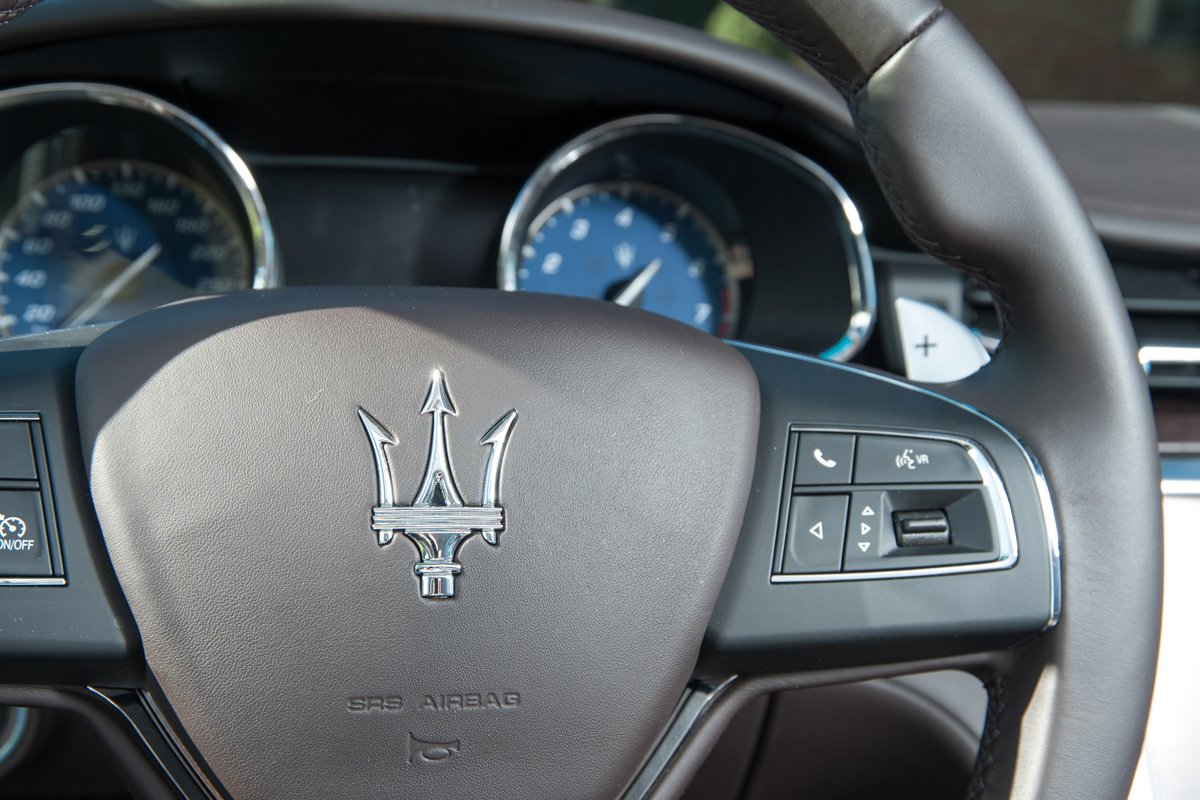 Maserati Quattroporte S steering wheel