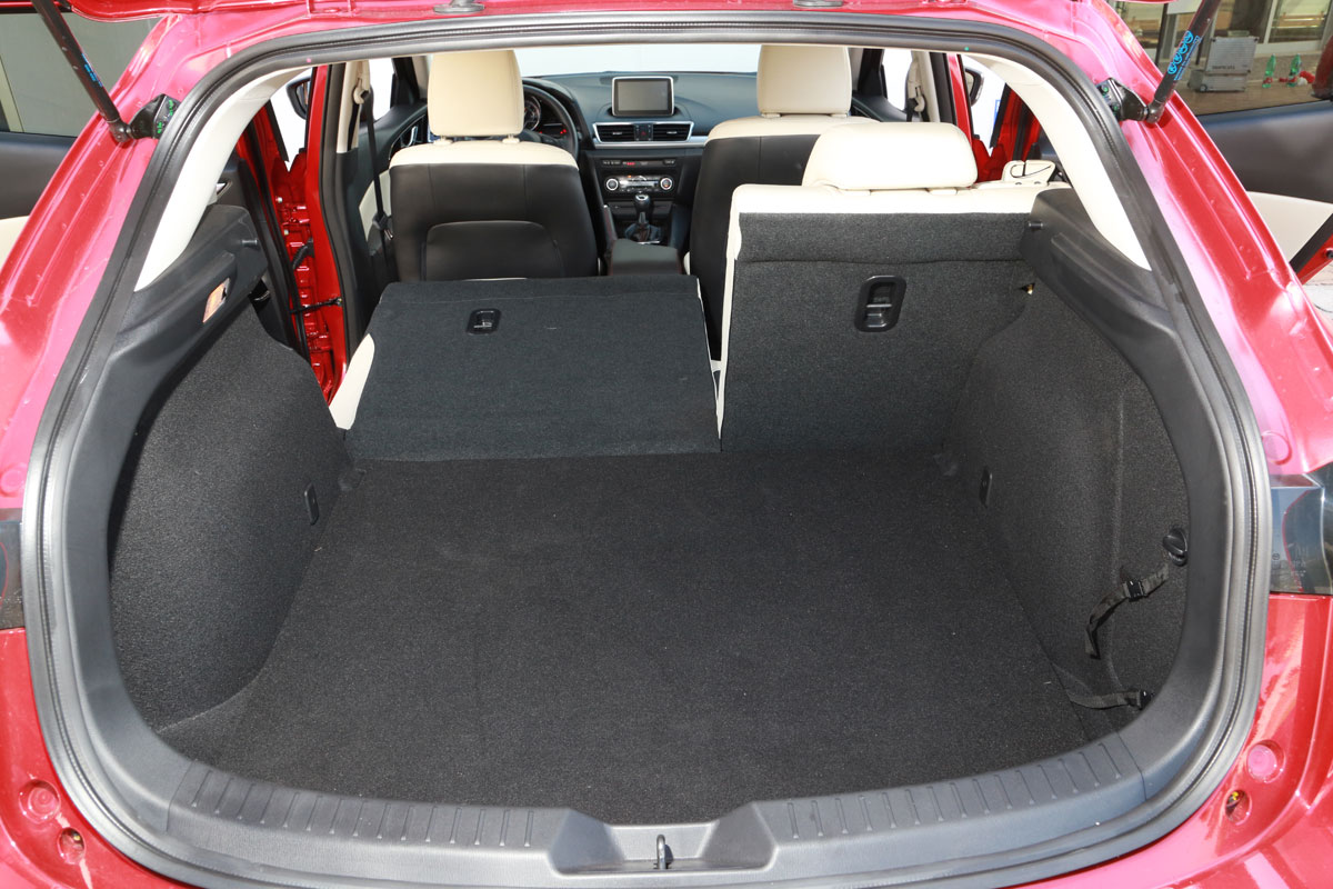 Mazda 3 interior boot
