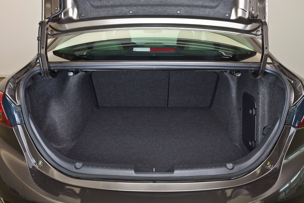 Mazda 3 boot