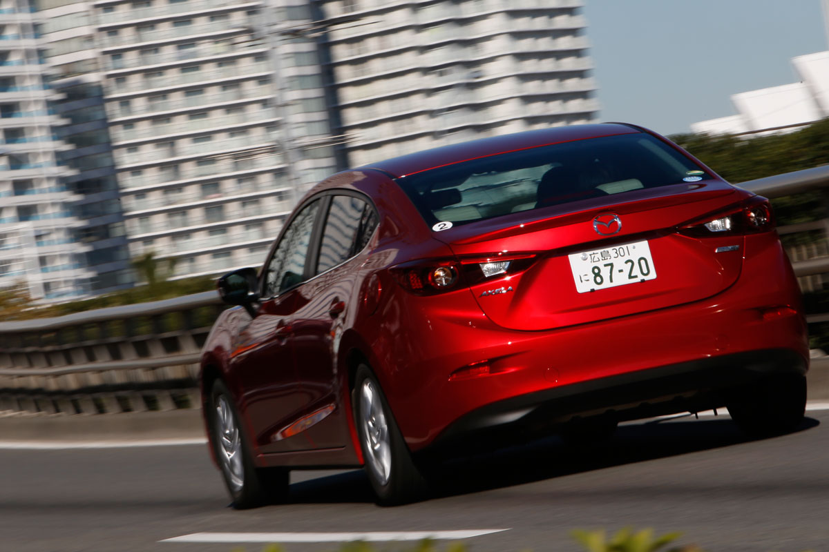 Mazda 3 Hybrid rear action