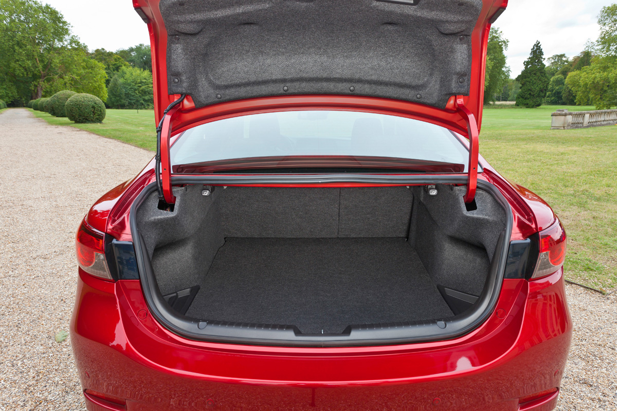 Mazda 6 saloon boot