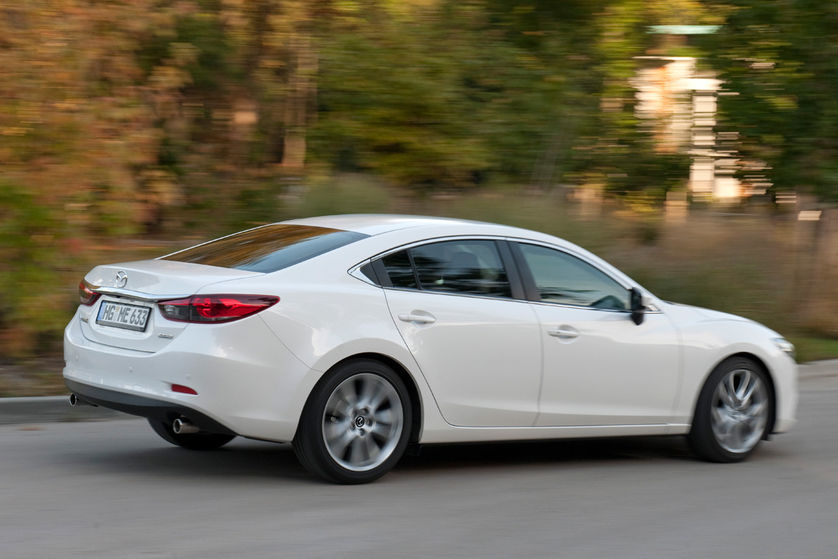 Mazda 6 2.2D rear action