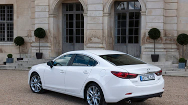 Mazda 6 saloon panning