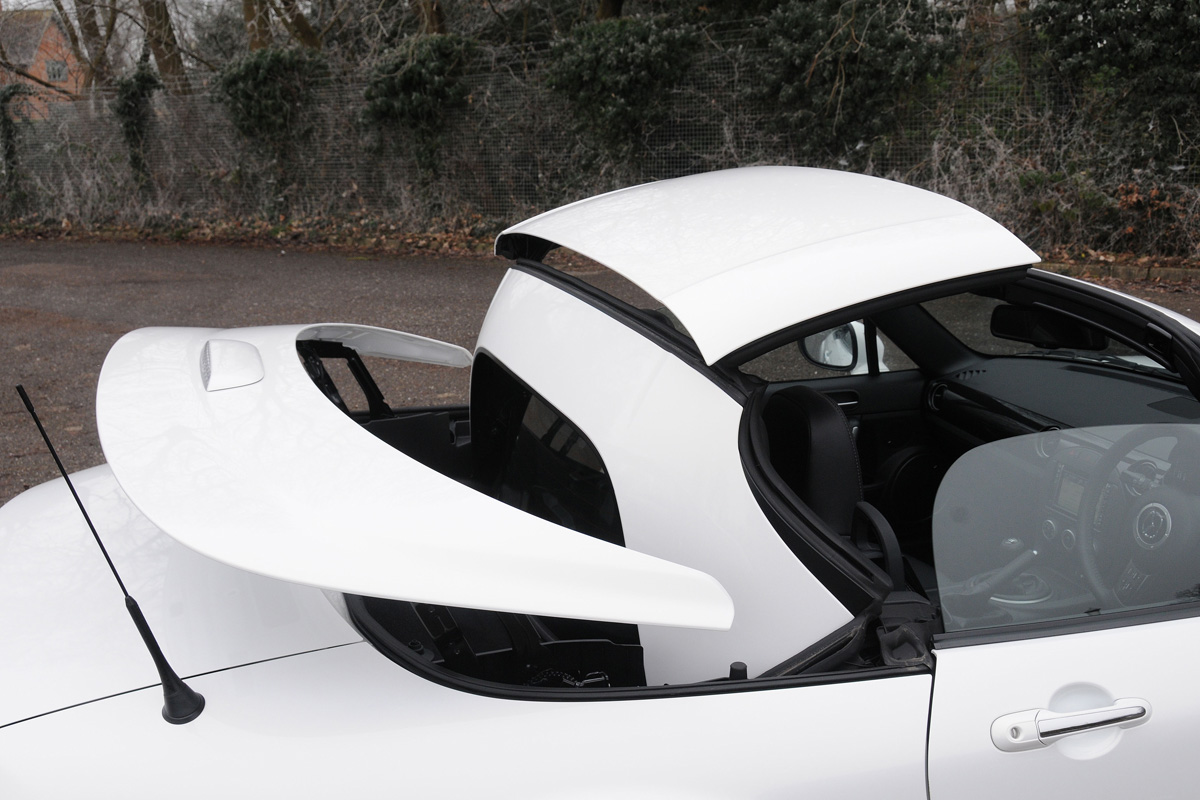 Mazda MX-5 roof mechanism