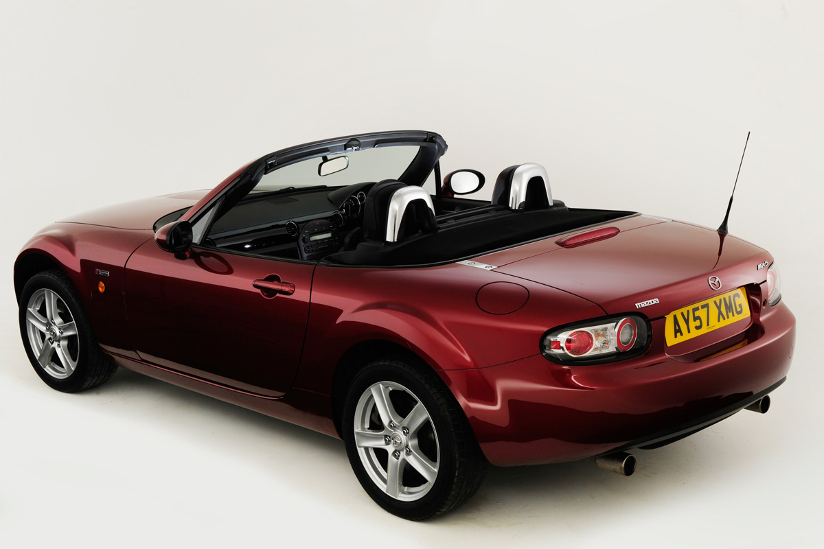 Mazda MX-5 MkIII action
