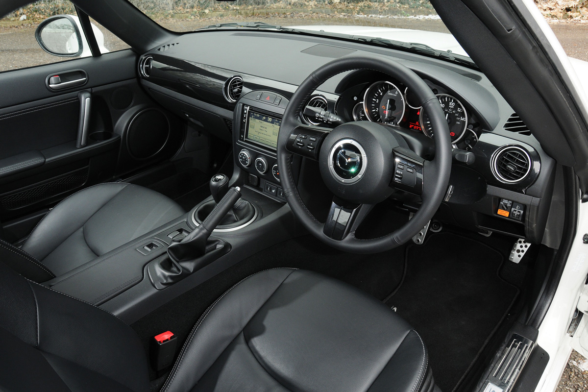 Mazda MX-5 interior