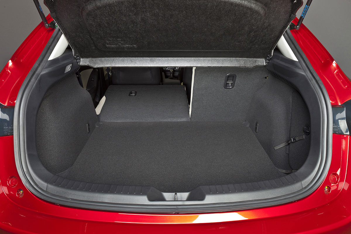 Mazda 3 hatchback 2013 boot