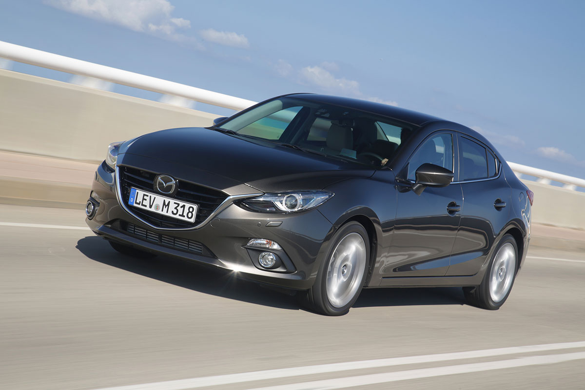 Mazda 3 Saloon front action2