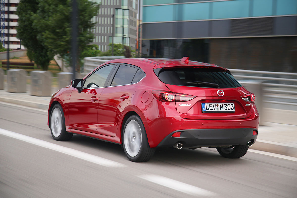 Mazda 3 hatchback 2013 rear tracking