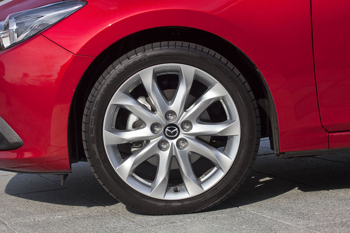 Mazda 3 hatchback 2013 wheel