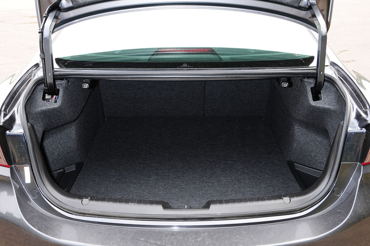 Mazda 6 saloon 2013 boot