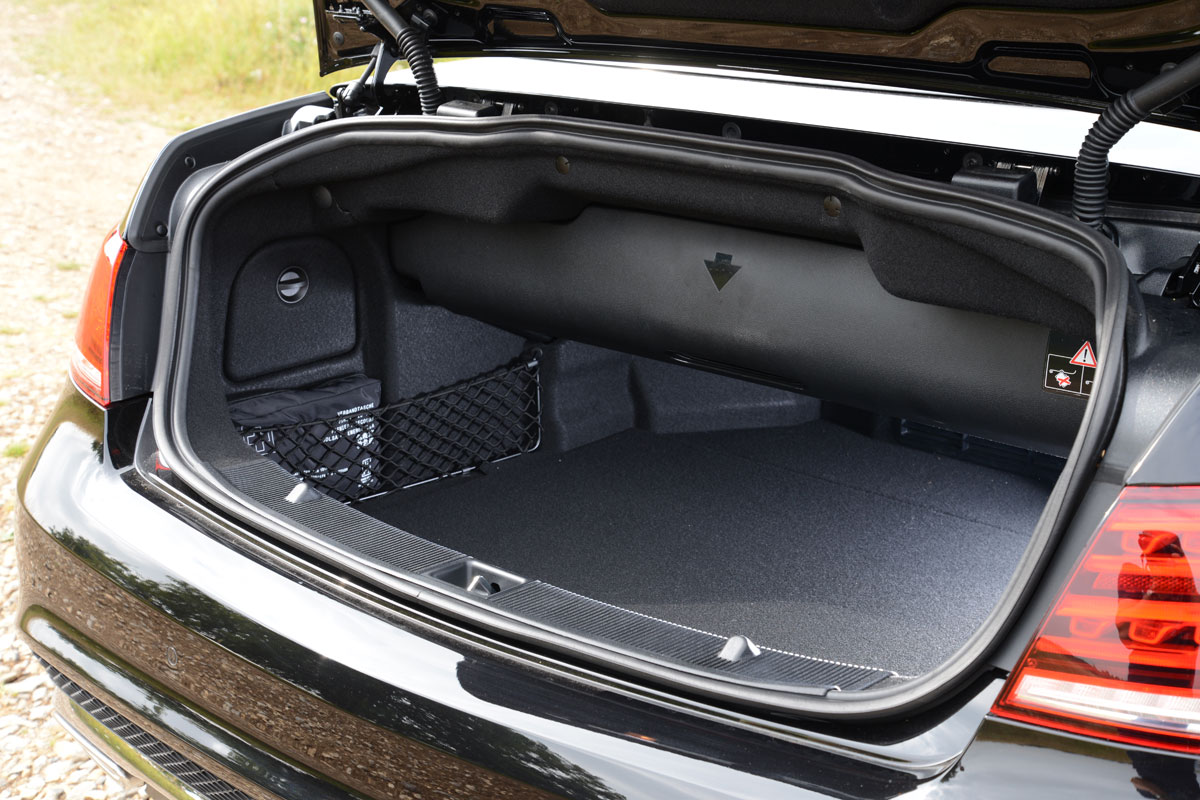 Mercedes E-Class Cabriolet boot