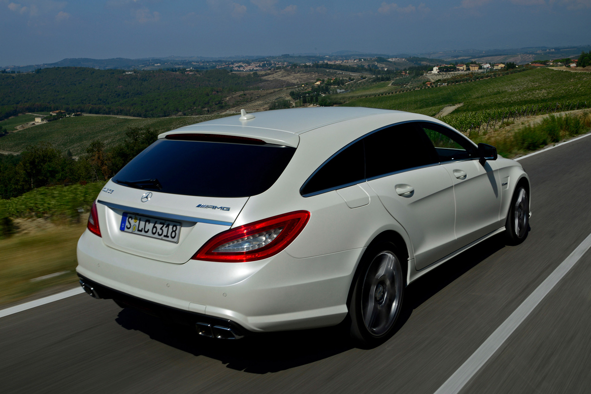 Mercedes CLS 63 AMG Shooting Brake rear tracking