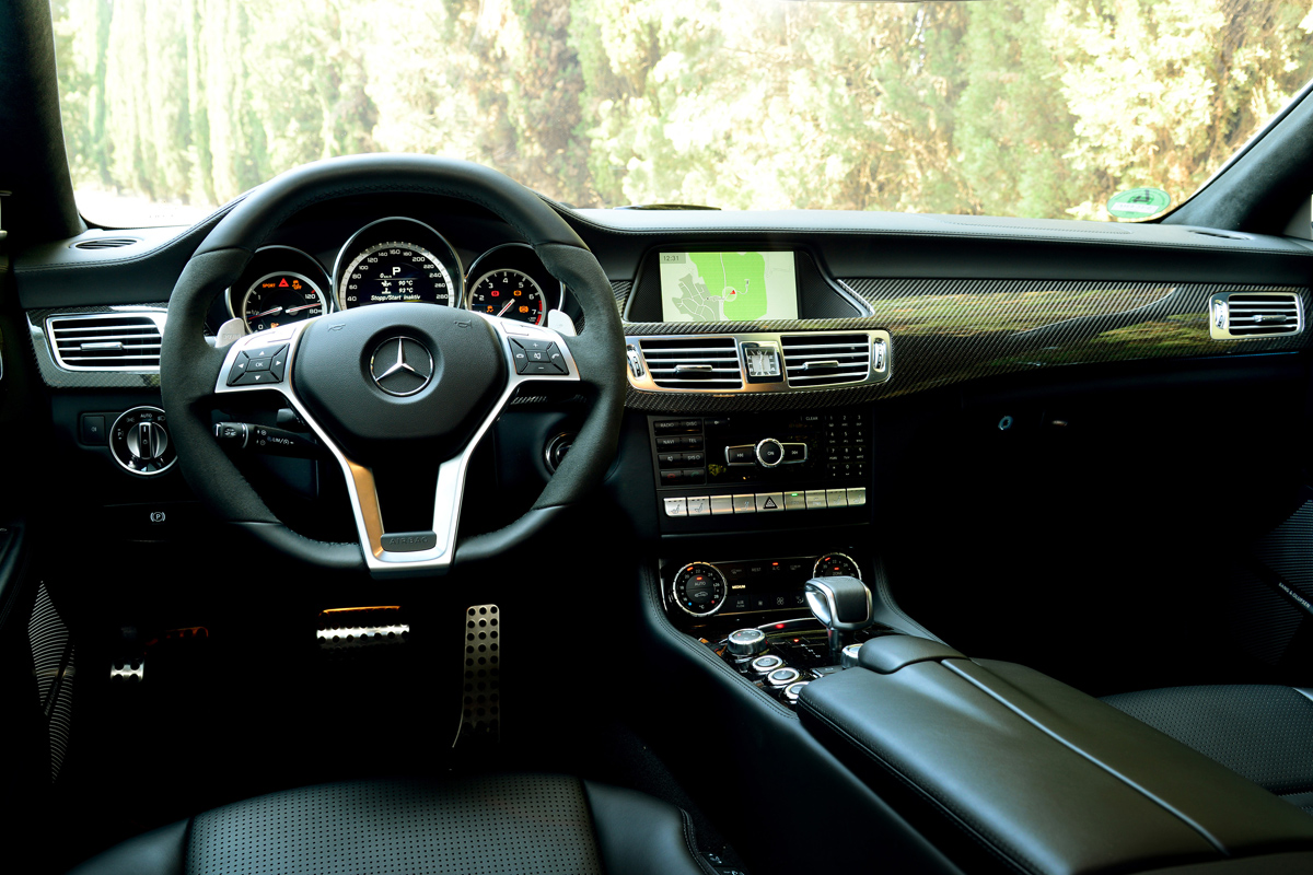 Mercedes CLS 63 AMG Shooting Brake interior
