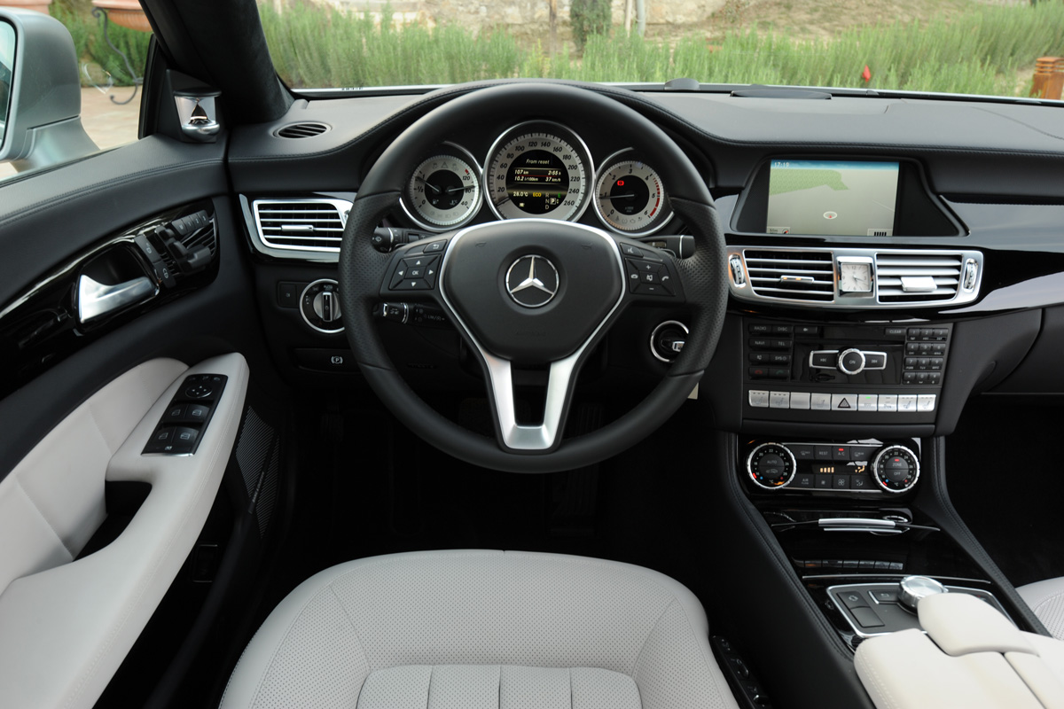 Mercedes CLS Shooting Brake interior
