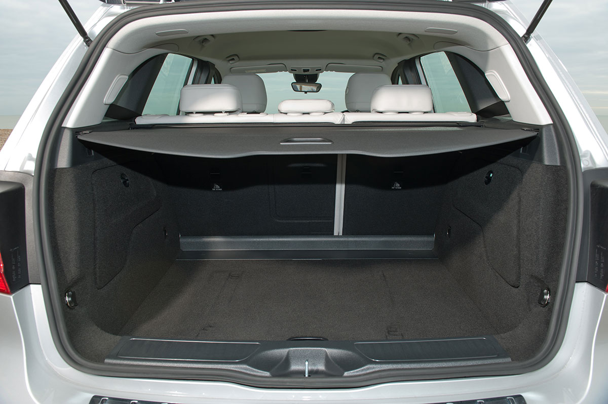 Mercedes B200 4MATIC Boot &amp; cover