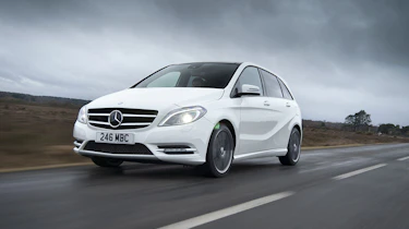Mercedes B200 4MATIC front action