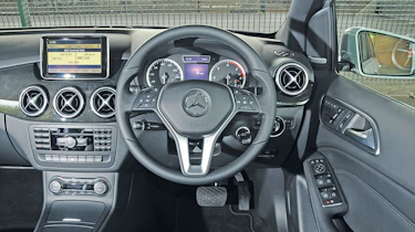 Mercedes B200 4MATIC Rear action