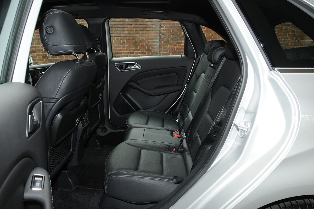 Mercedes B200 4MATIC Rear seats