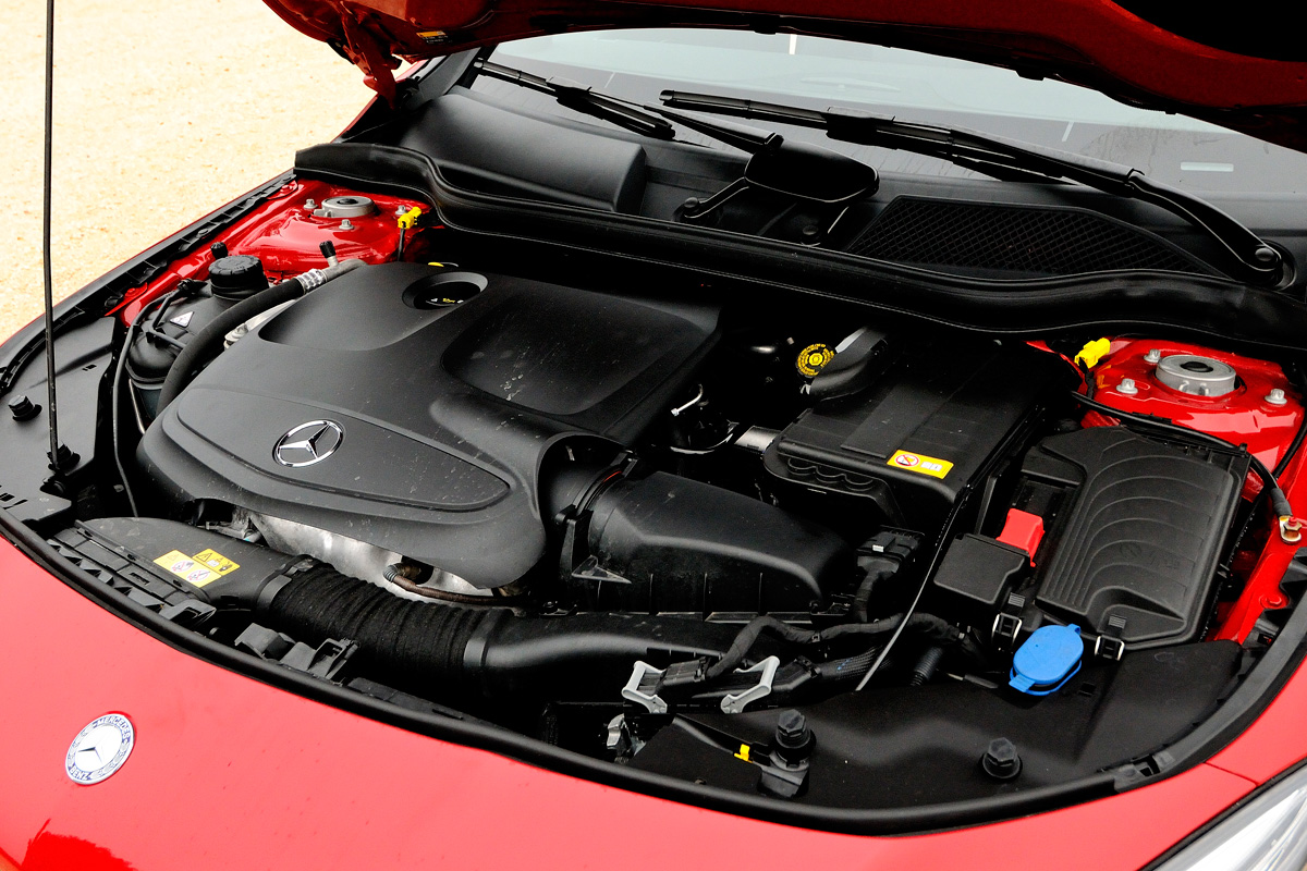 Mercedes CLA 250 CGI engine