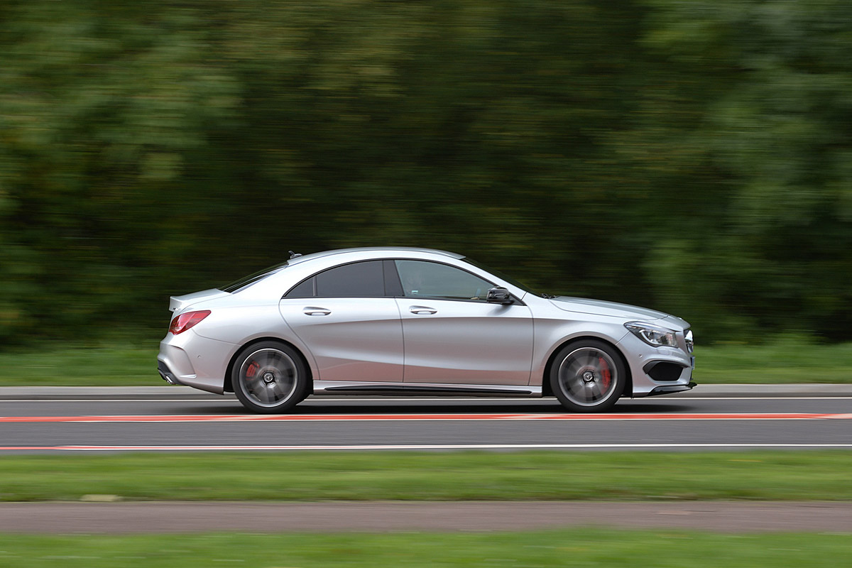 Mercedes CLA 45 AMG 2013 pan