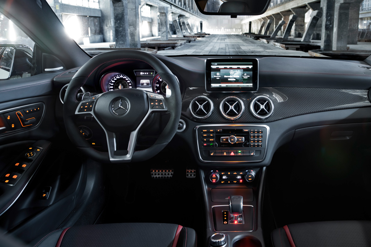 Mercedes CLA 45 AMG dash