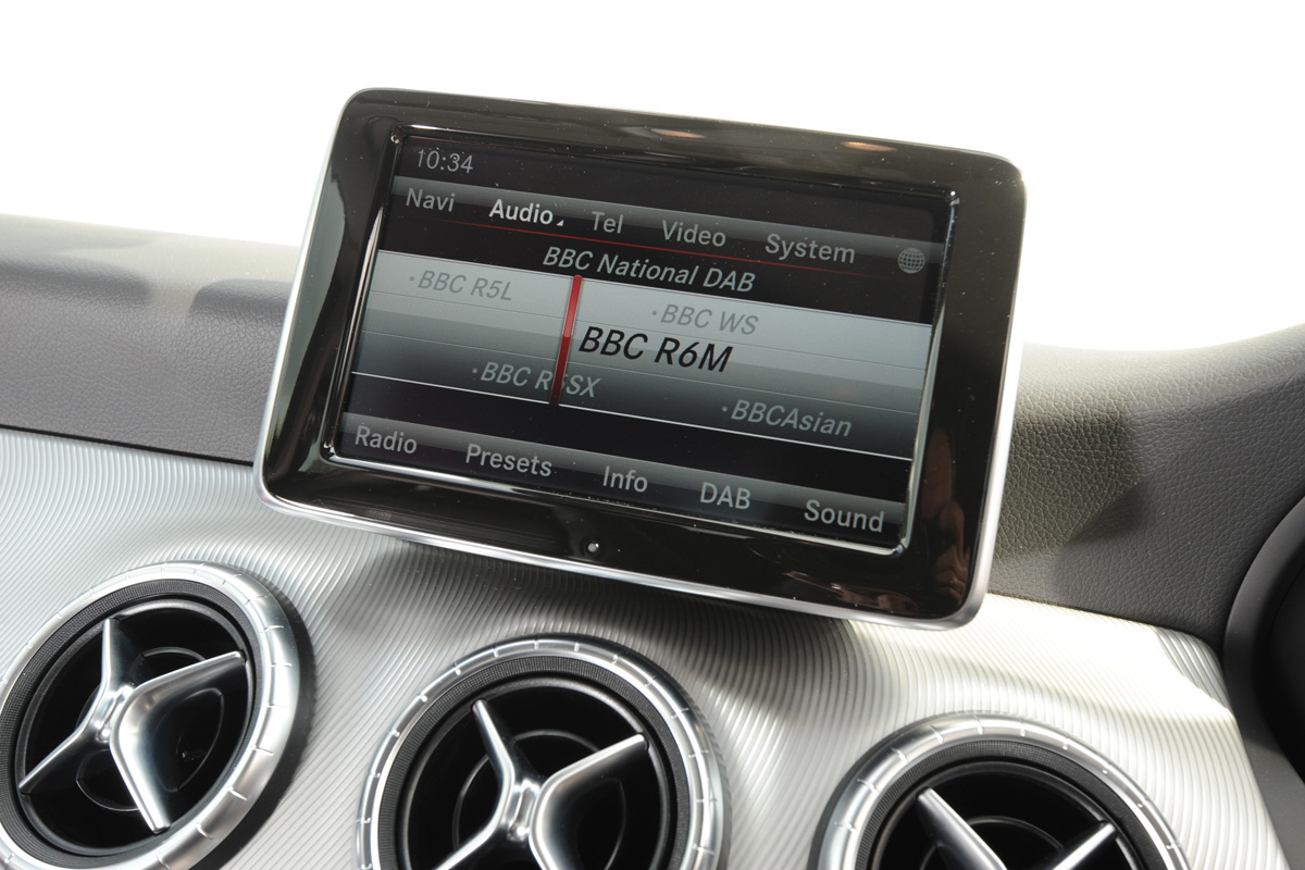 Mercedes CLA display