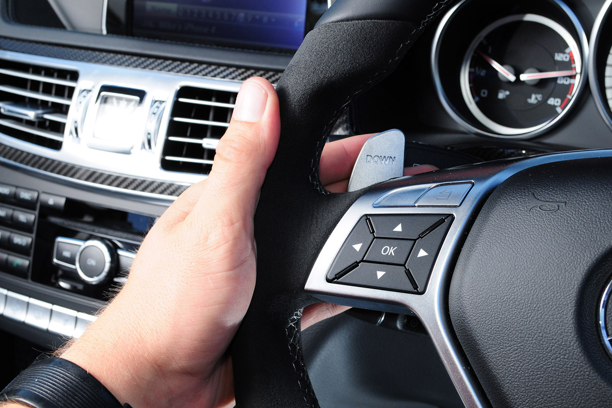 Mercedes E63 AMG S 2013 paddle