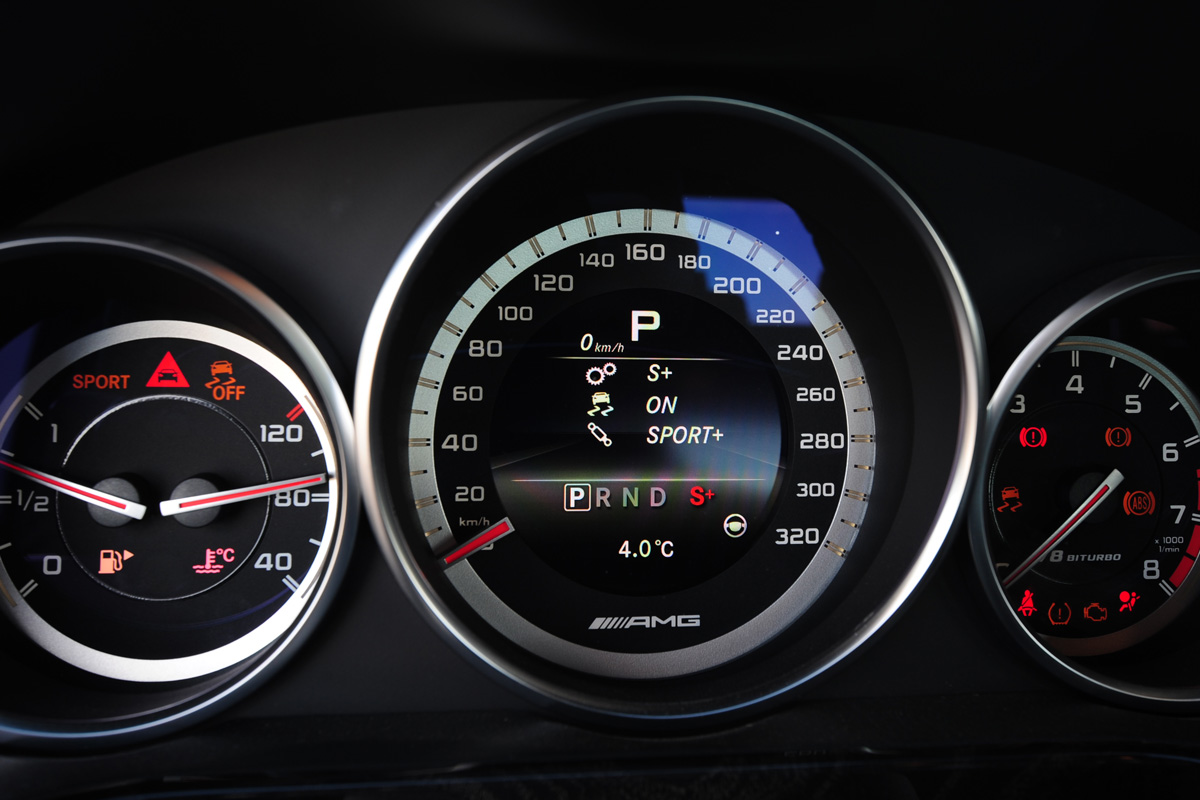 Mercedes E63 AMG dials