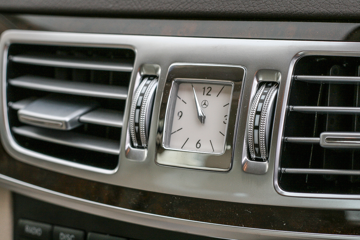 Mercedes E220 CDI SE clock
