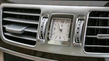 Mercedes E220 CDI SE clock