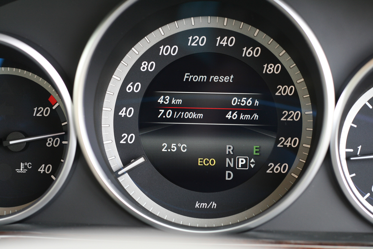Mercedes E220 CDI SE dials