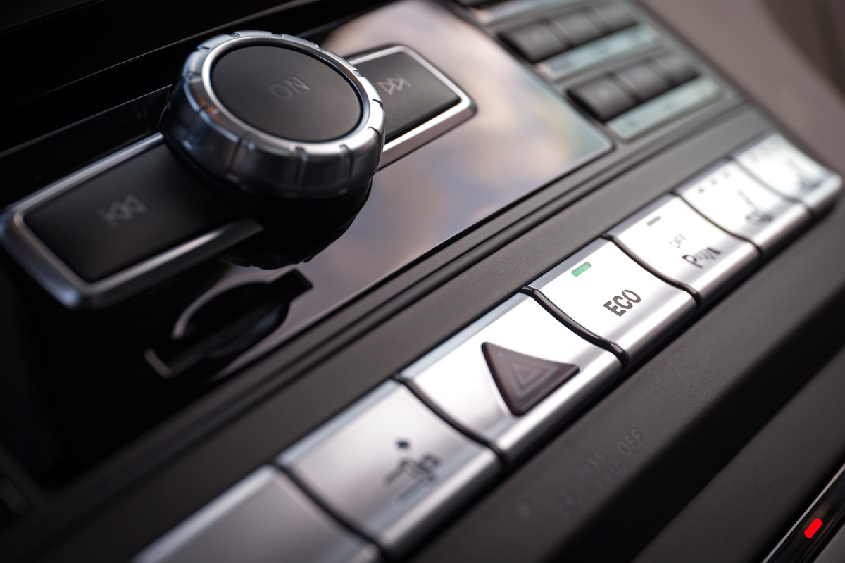 Mercedes E400 Coupe centre console