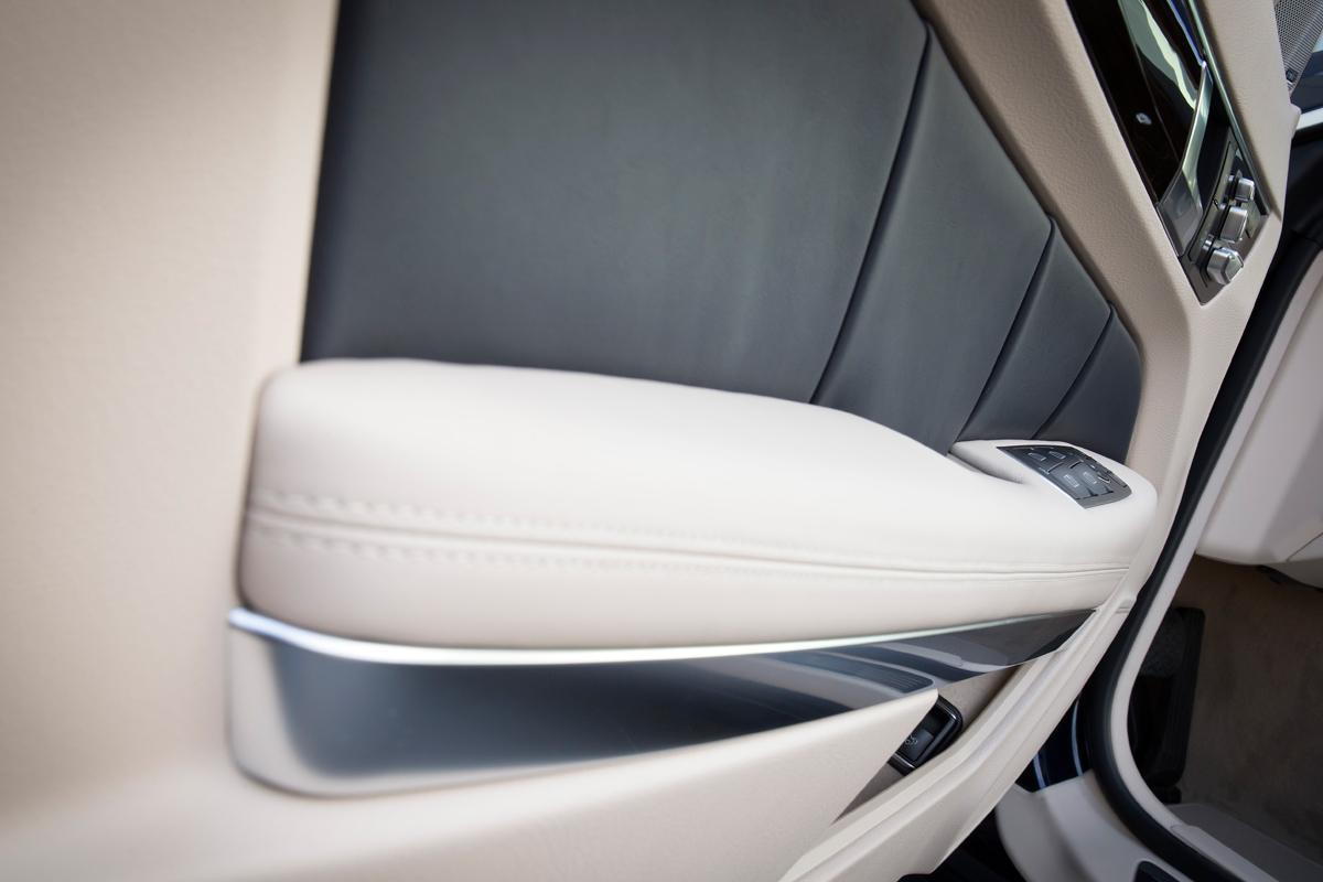 Mercedes E400 Coupe interior detail
