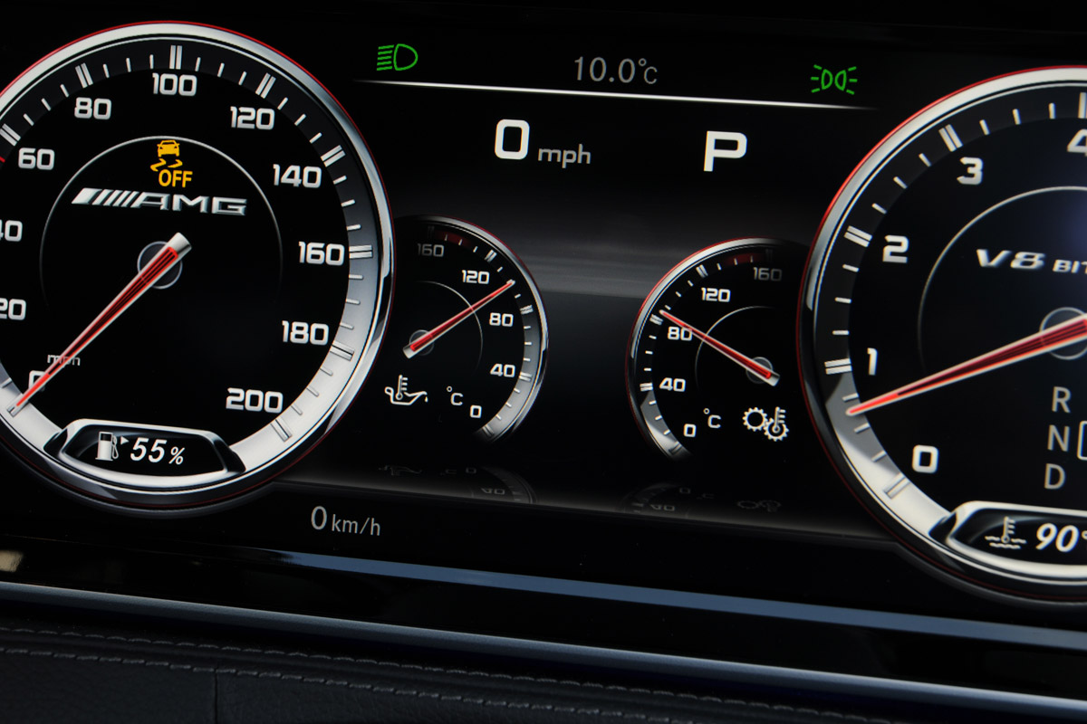 Mercedes S63 AMG 2014 dials