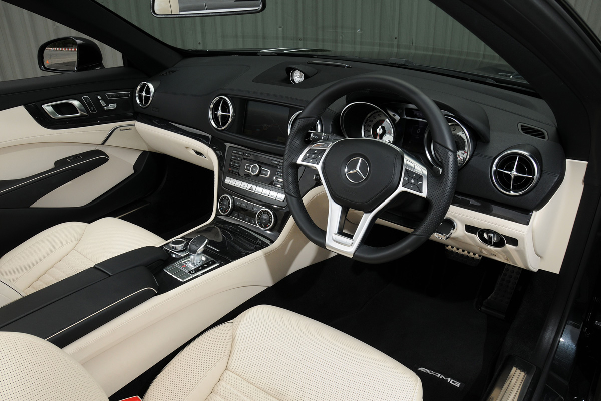 Mercedes SL350 interior