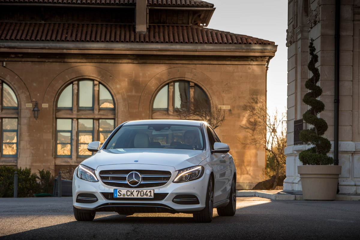 Mercedes C300 BlueTEC Hybrid front static