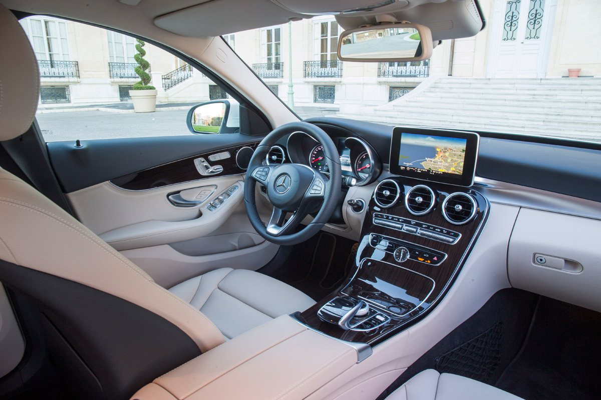 Mercedes C300 BlueTEC Hybrid inside