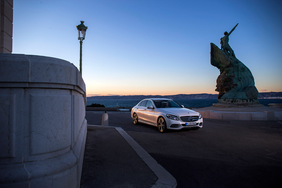 Mercedes C300 BlueTEC Hybrid static
