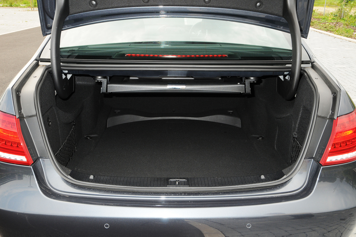 Mercedes E250 CDi boot